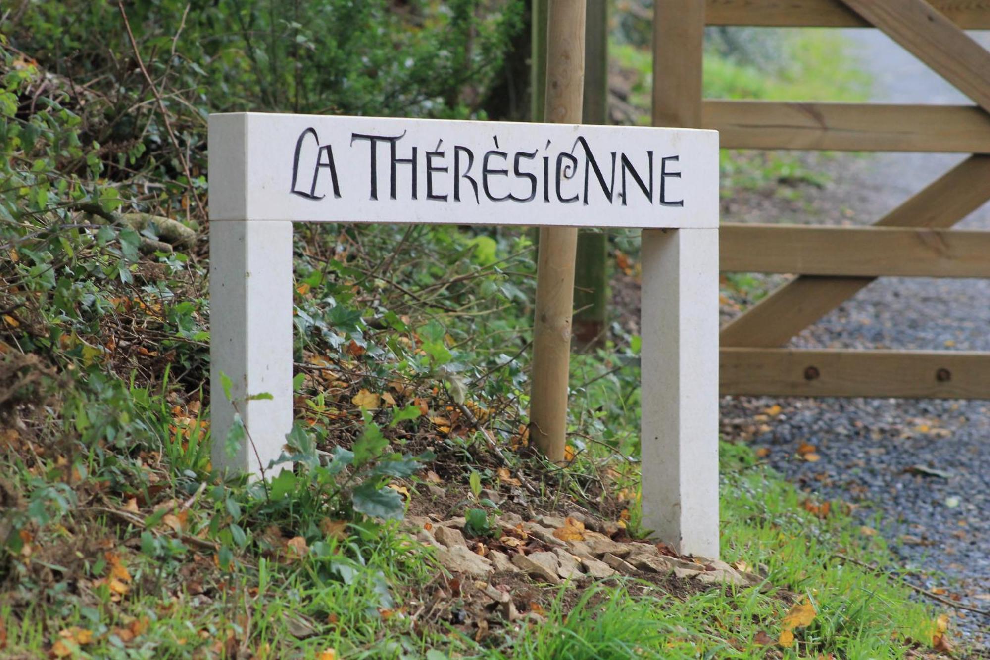 La Theresienne Pleines-Oeuvres Bagian luar foto