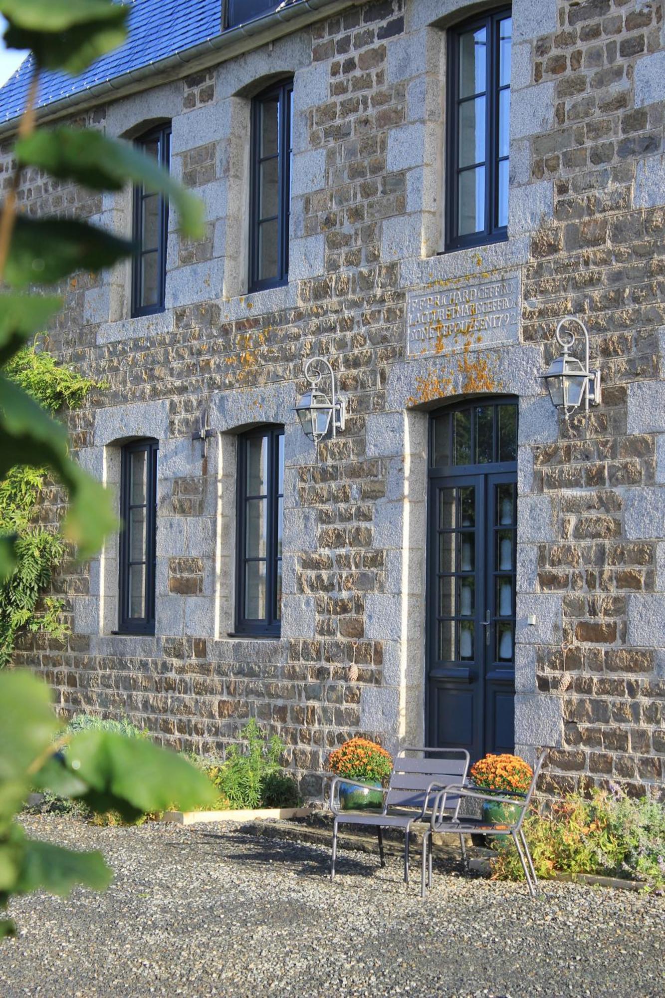 La Theresienne Pleines-Oeuvres Bagian luar foto